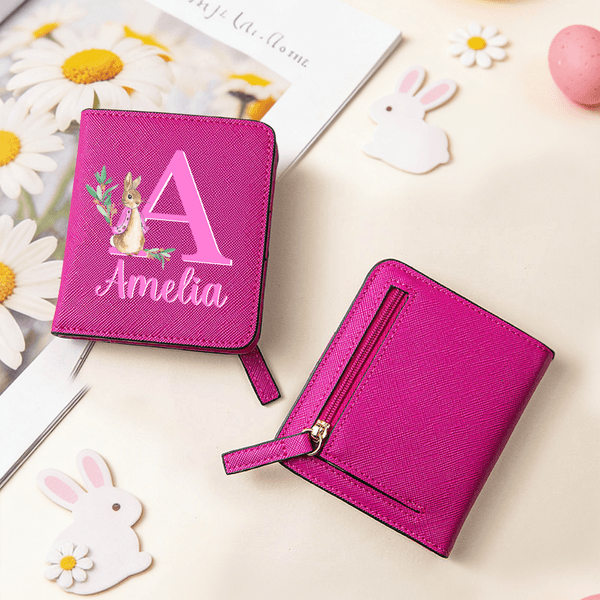 Personalisierte niedliche Peter Rabbit Initial PU Leder Bifold Pocket Wallet mit mehreren Kartenschlitzen mit Namen Ostern Geschenk für Mädchen