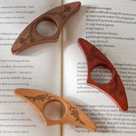 Portapagine personalizzato in legno con nome inciso accessorio per comoda lettura regalo di compleanno per amanti dei libri