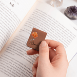 Personalisiertes magnetisches PU-Leder Lesezeichen mit Kristall-Geburtsblume-Design Namen Lesen Geburtstag Geschenk für Buchliebhaber Bücherwürmer
