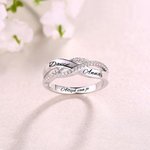 Gepersonaliseerde Gedraaide Ring van Sterling Zilver met Gegraveerde Dubbele Naam en Tekst Valentijnsdag- en Jubileumcadeau voor Koppels