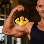 Personalisierte 3D gedruckt lustige Muskel Arm Ente mit Namen Desk Decor Geburtstagsgeschenk für Freunde Gym Rat