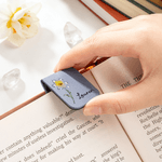 Personalisiertes magnetisches PU-Leder Lesezeichen mit Kristall-Geburtsblume-Design Namen Lesen Geburtstag Geschenk für Buchliebhaber Bücherwürmer