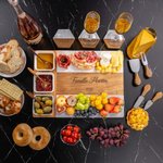 Planche à fromage ou sous-verres en marbre personnalisée avec nom et date gravés - Cadeau d'apéro dînatoire pendaison de crémaillère pour amis famille