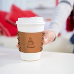 Personalisierte Leder-Kaffeetasse Hülse mit eingraviertem Namen Passt 10 oz - 20 oz Tassen täglichen Gebrauch Jahrestag ermutigendes Geschenk für Kaffee-Liebhaber Arbeiter