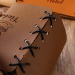 Personalisierte Leder-Kaffeetasse Hülse mit eingraviertem Namen Passt 10 oz - 20 oz Tassen täglichen Gebrauch Jahrestag ermutigendes Geschenk für Kaffee-Liebhaber Arbeiter