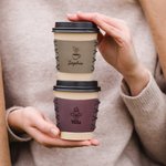 Personalisierte Leder-Kaffeetasse Hülse mit eingraviertem Namen Passt 10 oz - 20 oz Tassen täglichen Gebrauch Jahrestag ermutigendes Geschenk für Kaffee-Liebhaber Arbeiter