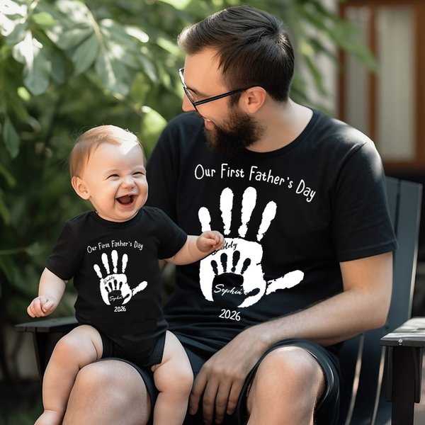 Gepersonaliseerde Our First Vaderdag Handafdruk 100% Katoenen Baby rompers T-shirt bijpassende set met naam en jaar Cadeau voor papa baby