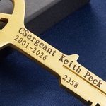 Gepersonaliseerde Simulatie Gevangenis sleutel Jail Cell Replica sleutel met doos Creative Decor Pensioen Gift voor gevangenis bewaker correcties Officer