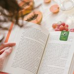 Personalisiertes Retro Geburtsblume Geburtsstein Lesezeichen aus PU-Leder mit Namen und Magnet Geburtstag Geschenk für Bücherliebhaber Bücherwürmer