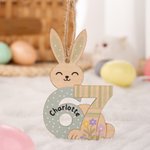 Spersonalizowana drewniana ozdoba z imieniem i nazwiskiem Króliczek Kwiat Sześć Siedem Wielkanocny prezent dla dzieci