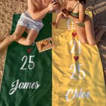 Gepersonaliseerde sneldrogende microvezel strandlaken voor koppels met naam hart en datum Valentijnscadeau voor stellen