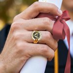 Personlig fødselsstein Initial Graduation Signet Ring med årstall og tekst Graduation Keepsake Gave til universitetsutdannede