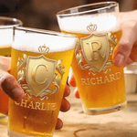 Personlig Golden Shield Initial 16 oz ölglas med namn Housewarming födelsedagspresent för familjen ölälskare