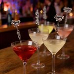 Set de 10 agitadores de acrílico personalizados multicolor con texto Decoración de bar Regalo de boda Cumpleaños Fiesta de cóctel para camareros Recién casados