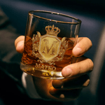 Personlig Vintage Crown Badge 3D Initial 10 oz Rock Whiskey Glass med namn Fars dag Födelsedagspresent för man Bartender Whiskey Enthusiast