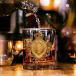 Personlig Vintage Crown Badge 3D Initial 10 oz Rock Whiskey Glass med namn Fars dag Födelsedagspresent för man Bartender Whiskey Enthusiast