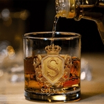 Personlig Vintage Crown Badge 3D Initial 10 oz Rock Whiskey Glass med namn Fars dag Födelsedagspresent för man Bartender Whiskey Enthusiast