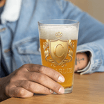 Personlig Golden Shield Initial 16 oz ölglas med namn Housewarming födelsedagspresent för familjen ölälskare