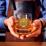 Personlig Vintage Crown Badge 3D Initial 10 oz Rock Whiskey Glass med namn Fars dag Födelsedagspresent för man Bartender Whiskey Enthusiast