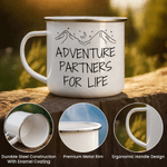 Spersonalizowany kubek emaliowany Adventure Hiking Line Drawing 12 uncji z imieniem Urodzinowy prezent kempingowy dla przyjaciół Wędrowców