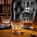 Personalisierte verzierten Vintage Monogramm Design Whiskey Dekanter Glas mit eingravierten ersten Geburtstag Jahrestag Geschenk für Männer Whiskey Liebhaber