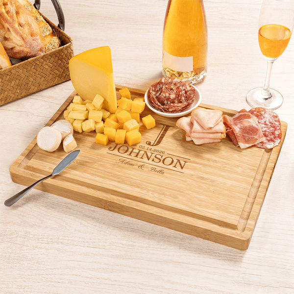 Henkilökohtainen kaiverrettu nimet FSC Charcuterie Bambu leikkuulauta päivämäärän ja mehu Groove Ystävänpäivä vuosipäivä lahja pariskunnalle