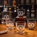 Personalisierte verzierten Vintage Monogramm Design Whiskey Dekanter Glas mit eingravierten ersten Geburtstag Jahrestag Geschenk für Männer Whiskey Liebhaber