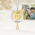 Collier de selle et fer à cheval personnalisé avec nom gravé - Cadeau d'anniversaire Saint-Valentin pour les femmes amoureuses de cheval