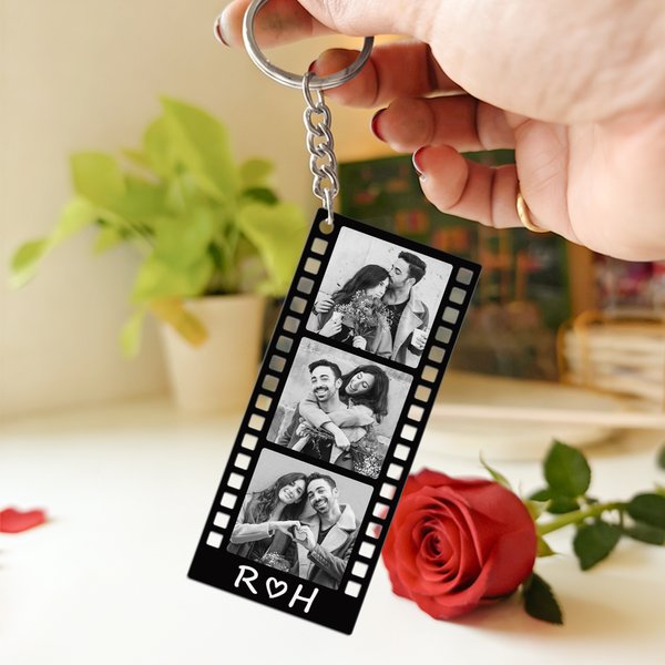 Portachiavi personalizzato in acrilico con testo e iniziali per 3 foto di film Compleanno San Valentino Regalo commemorativo per coppie di amici