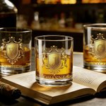 Personalisiertes 300 ml Whiskey-Glas im Goldenen Wappen-Design mit Namen und Initiale Vatertag Jahrestag Geschenk für Herren Papa Whisky-Liebhaber