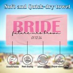 Serviette de plage en microfibre personnalisée avec texte et date Cadeau d'enterrement de vie de jeune fille ou de jeune homme pour la mariée ou le marié