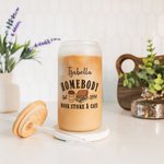 Personalisierte Homebody Book Store & Cafe Name 20 oz Glasbecher mit Deckel und Strohhalm Book Club Geburtstagsgeschenk für Bücherwürmer
