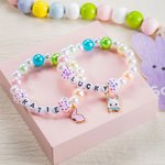 Bracelet en Perles Élastique Personnalisé avec Nom et Breloque de Lapin Cadeau de Pâques pour Enfants