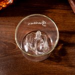 Brindis por tu actitud - Vaso de whisky personalizado de 370 ml con gesto del dedo corazón