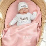 Personalisiertes Baby Outfit Set aus 100% Bio-Baumwolle mit bestickter Namen Optional mit passender Decke Geschenk für Baby frischgebackene Eltern