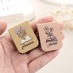 Personalisiertes Geburtsblumen-Design Lesezeichen aus PU-Leder mit Namen und Muster in Farbe oder Schwarz-Weiß Geburtstag Geschenk für Buchliebhaber