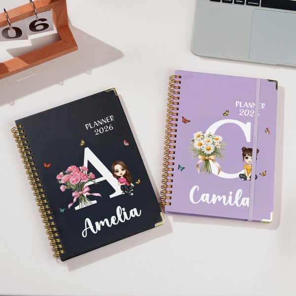 Cahier à spirales A5 personnalisé avec initiale du nom et page d'agenda hebdomadaire, fleur de naissance, personnage de dessin animé, cadeau d'anniversaire et de Noël pour la famille et les amis
