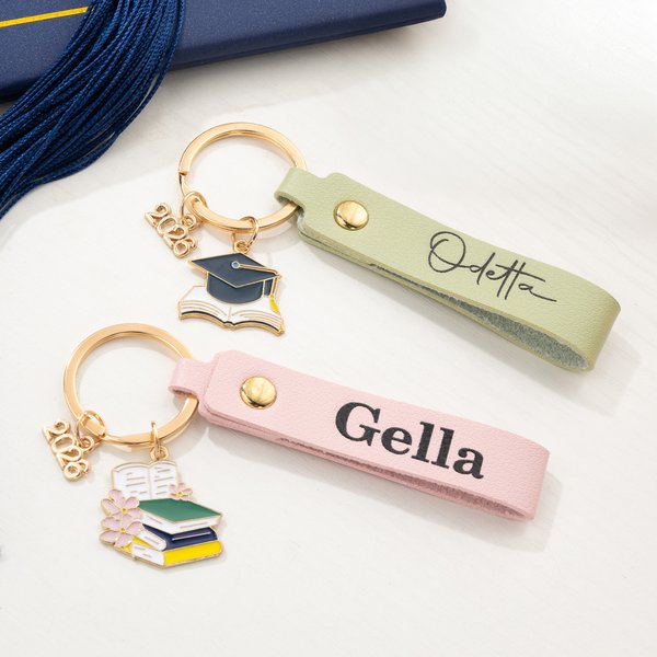 Personalized Graduation Cap Book Scroll PU Leather Keychain with Charm Name and Year Graduation Party Gift for 2026 2027 Graduates