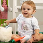 Personlig Some Bunny Loves You 1st Easter Soft Baby Bodysuit Mottakende teppe Swaddle Hat Set med navn Bursdag Baby Shower Gave til nyfødte