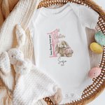 Personlig Some Bunny Loves You 1st Easter Soft Baby Bodysuit Mottakende teppe Swaddle Hat Set med navn Bursdag Baby Shower Gave til nyfødte