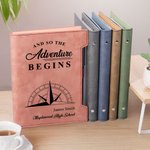 Personifierad Adventure Begin Compass Design PU läderpärm Anteckningsbok med namn Skolans namn och penna Examensgåva för nyutexaminerade
