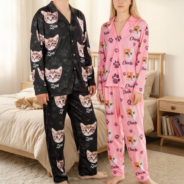 Personoitu pitkähihainen pyjamapuku nimellä ja 1–5 lemmikkikuvalla sopii syntymäpäivälahjaksi lemmikkejä rakastaville miehille ja naisille