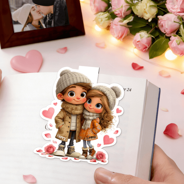 Gepersonaliseerde Hart Knuffelen Cartoon Karakter Magnetische Bladwijzer Clip met Naam Verjaardag Valentijnsdag Cadeau voor echtpaar Zus Book Lover