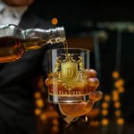 Verre à whisky 295 ml personnalisé avec initiale - Motif de bouclier doré - Cadeau d'anniversaire pour les hommes amoureux de whisky