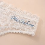 Personlig Sexy Bride Undertøy Hvit Blonder Thong med tekst Bryllupsreise Valentinsdag Bryllup Bridal Shower Gave til henne