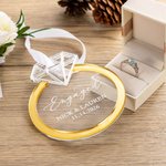 Ornement romantique personnalisé en forme de bague de fiançailles avec nom et date Anniversaire de mariage Cadeau de fiançailles pour couple