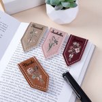 Marque-page magnétique en cuir PU personnalisé avec fleur de naissance et nom - Cadeau anniversaire pour amoureux des livres