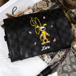Spersonalizowana torba do makijażu ze skóry PU Marsupilami w żółte cętki z imieniem Niezbędny prezent urodzinowy dla kobiet | Callie × Marsupilami®