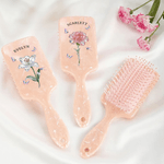 Personlig Crystal Birth Flower Butterfly Paddle Air Cushion Comb med navn og og bånd Makeup Tool Bursdagsgave til kvinner jenter