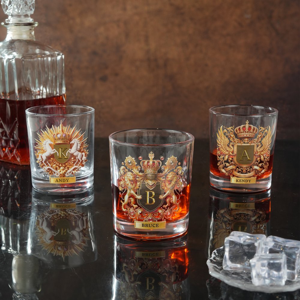 Personalisierte Golden Lion Eagle White Horse 10 oz Rock Whiskey Glas mit Namen und Initialen Geburtstag Vatertag Geschenk für Mann Whiskey-Enthusiast 1